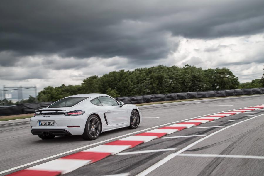  Porsche 718 Cayman 2016 года  (фото 12 из 33)